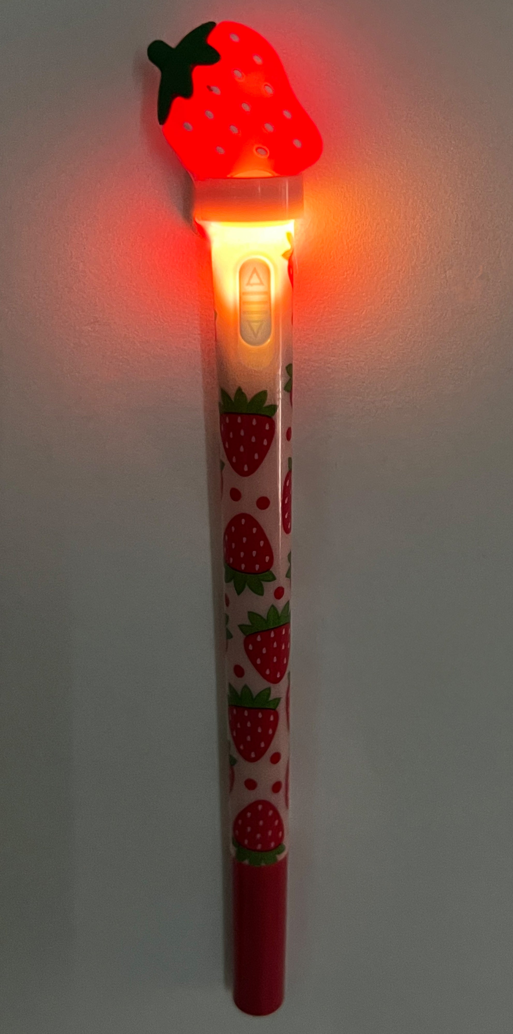 STRAWBERRY SPINNING LED LIGHT UP PEN