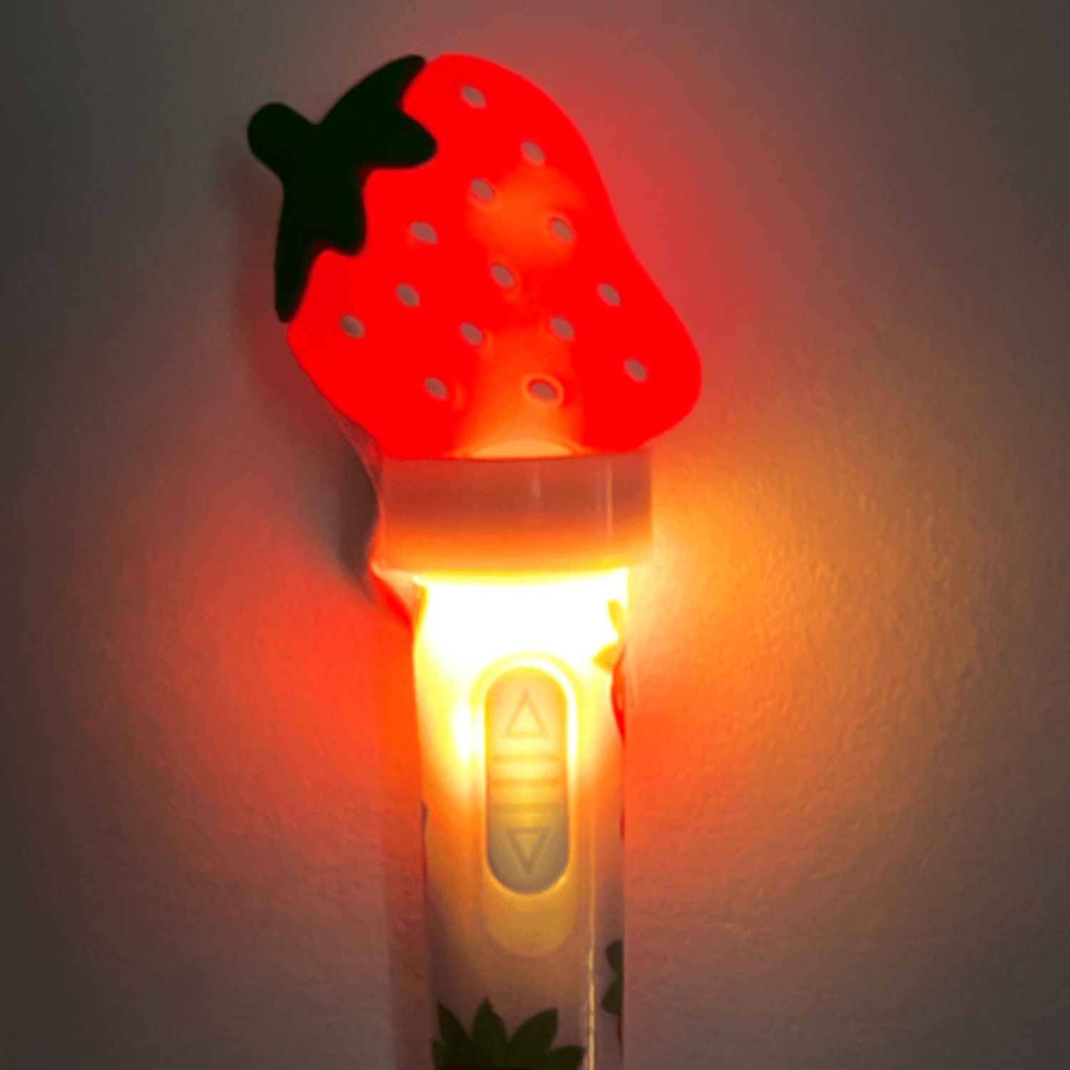 STRAWBERRY SPINNING LED LIGHT UP PEN